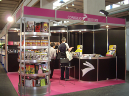 Stand con espositore cilindrico Fiera del libro Torino